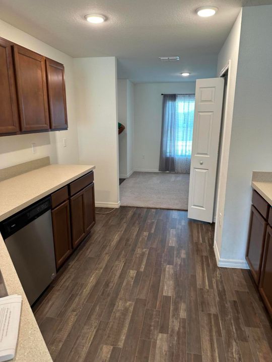 Active With Contract: $369,900 (3 beds, 2 baths, 1552 Square Feet)
