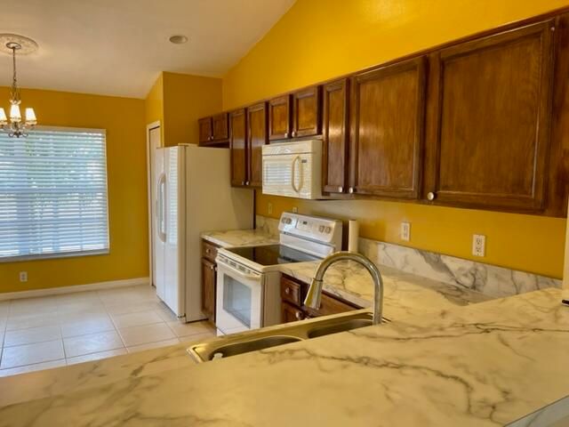 For Rent: $2,600 (3 beds, 2 baths, 1542 Square Feet)