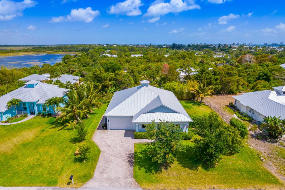 Active With Contract: $799,000 (4 beds, 3 baths, 2452 Square Feet)