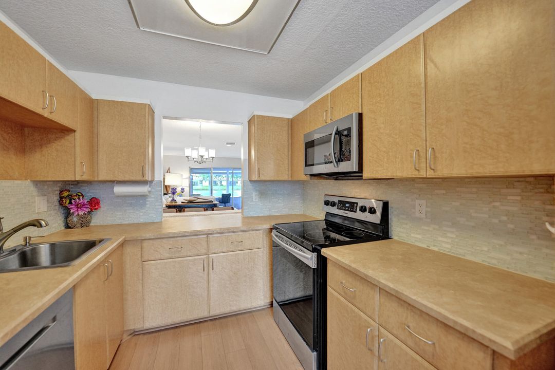 For Sale: $275,000 (2 beds, 2 baths, 1050 Square Feet)