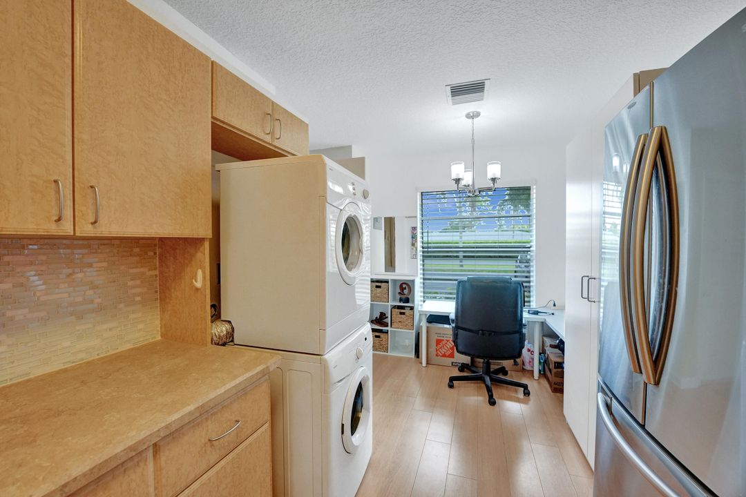 For Sale: $275,000 (2 beds, 2 baths, 1050 Square Feet)