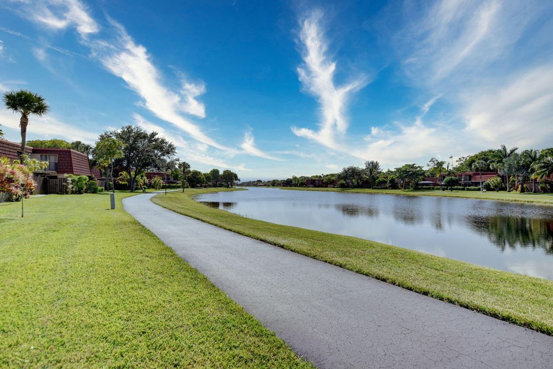 Active With Contract: $329,999 (2 beds, 2 baths, 1302 Square Feet)