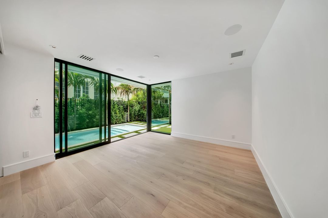 Active With Contract: $5,000,000 (4 beds, 4 baths, 4729 Square Feet)