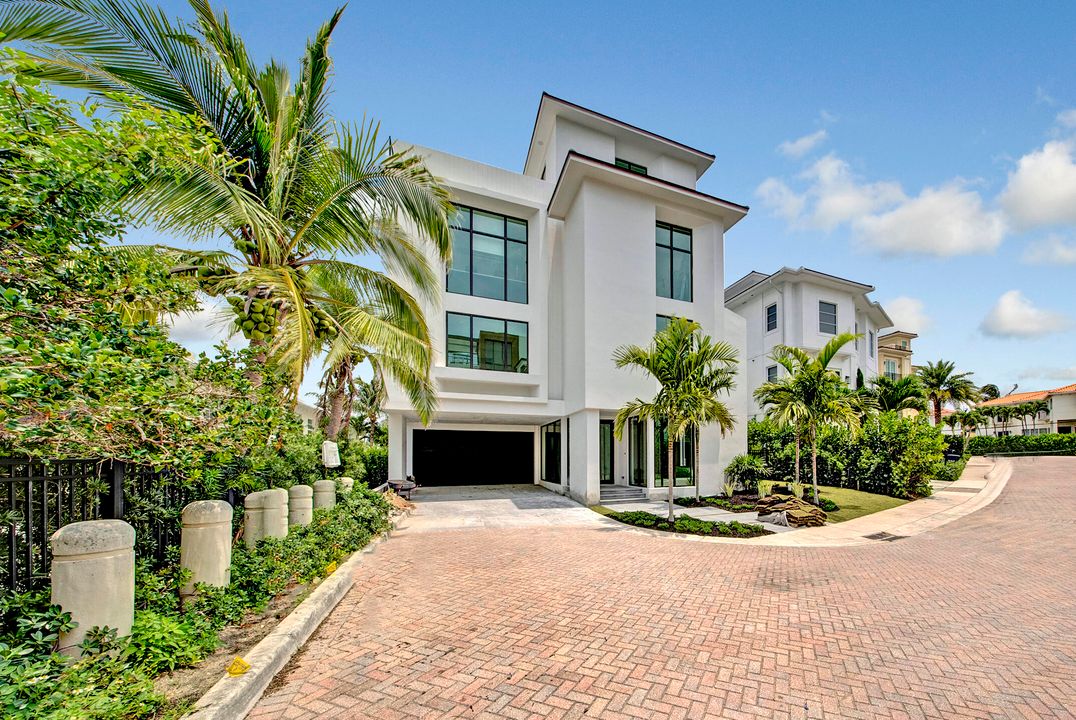 Active With Contract: $5,000,000 (4 beds, 4 baths, 4729 Square Feet)