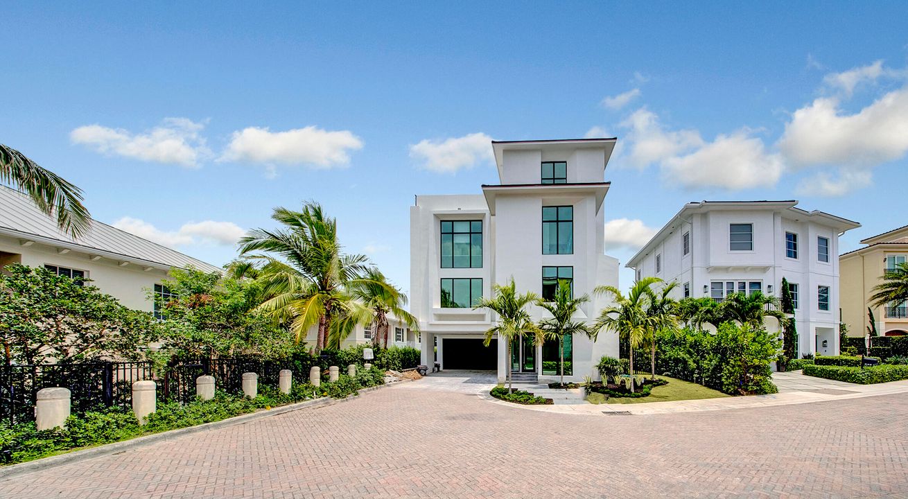 Active With Contract: $5,000,000 (4 beds, 4 baths, 4729 Square Feet)