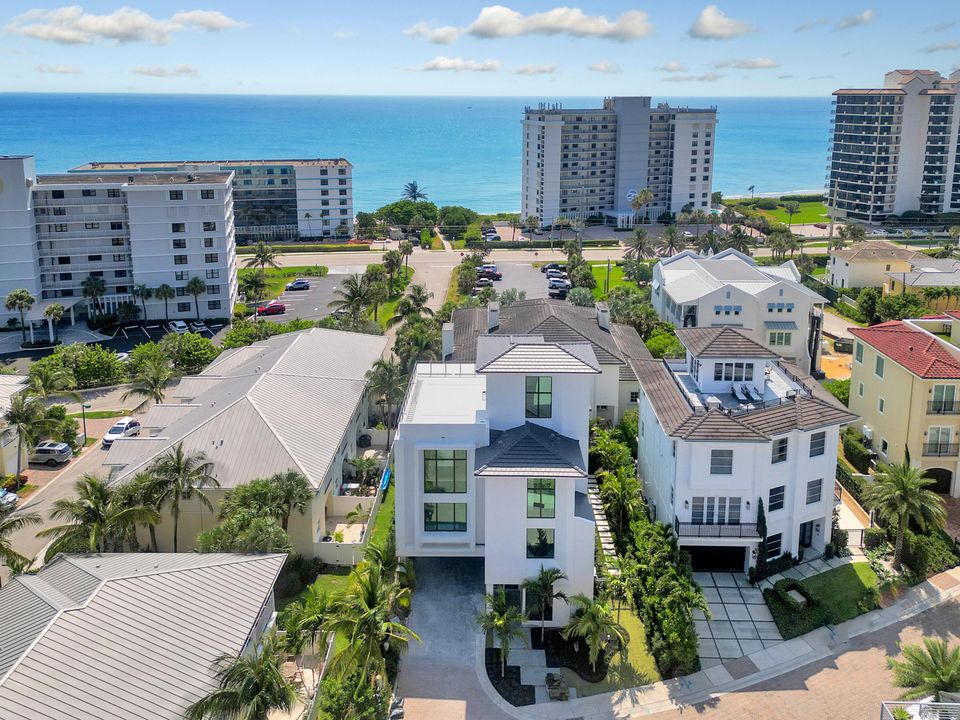 Active With Contract: $5,000,000 (4 beds, 4 baths, 4729 Square Feet)