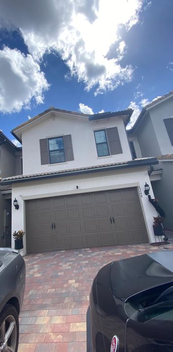 Active With Contract: $3,500 (3 beds, 2 baths, 1895 Square Feet)