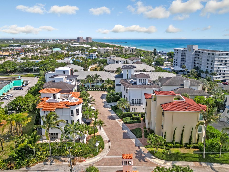 Active With Contract: $5,000,000 (4 beds, 4 baths, 4729 Square Feet)