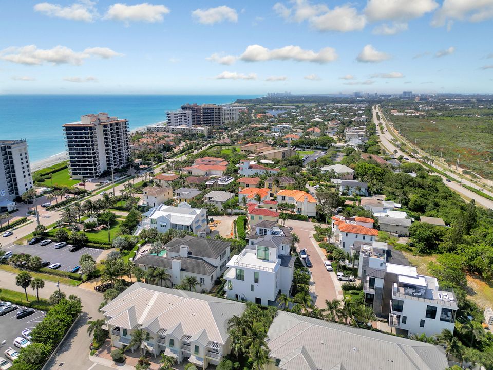 Active With Contract: $5,000,000 (4 beds, 4 baths, 4729 Square Feet)