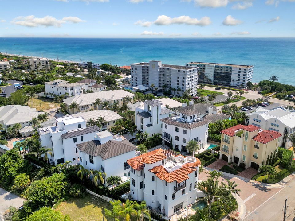 Active With Contract: $5,000,000 (4 beds, 4 baths, 4729 Square Feet)