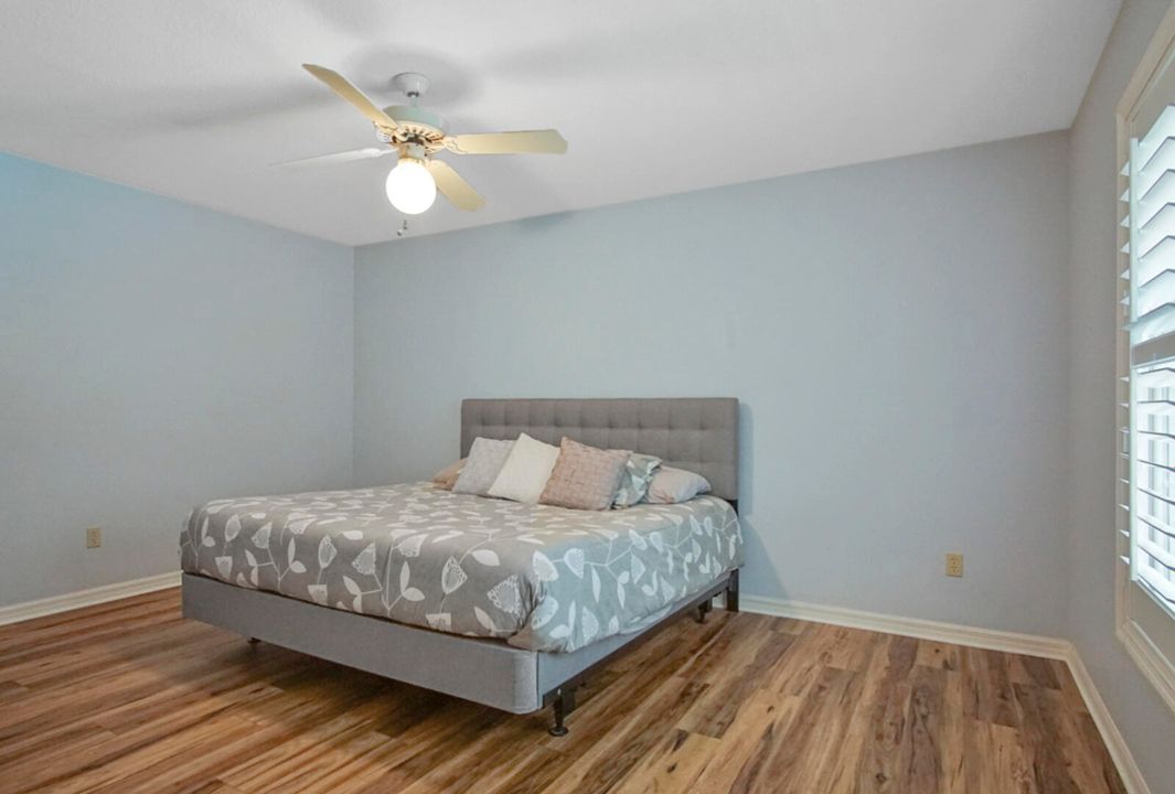 For Sale: $800,000 (4 beds, 2 baths, 2893 Square Feet)