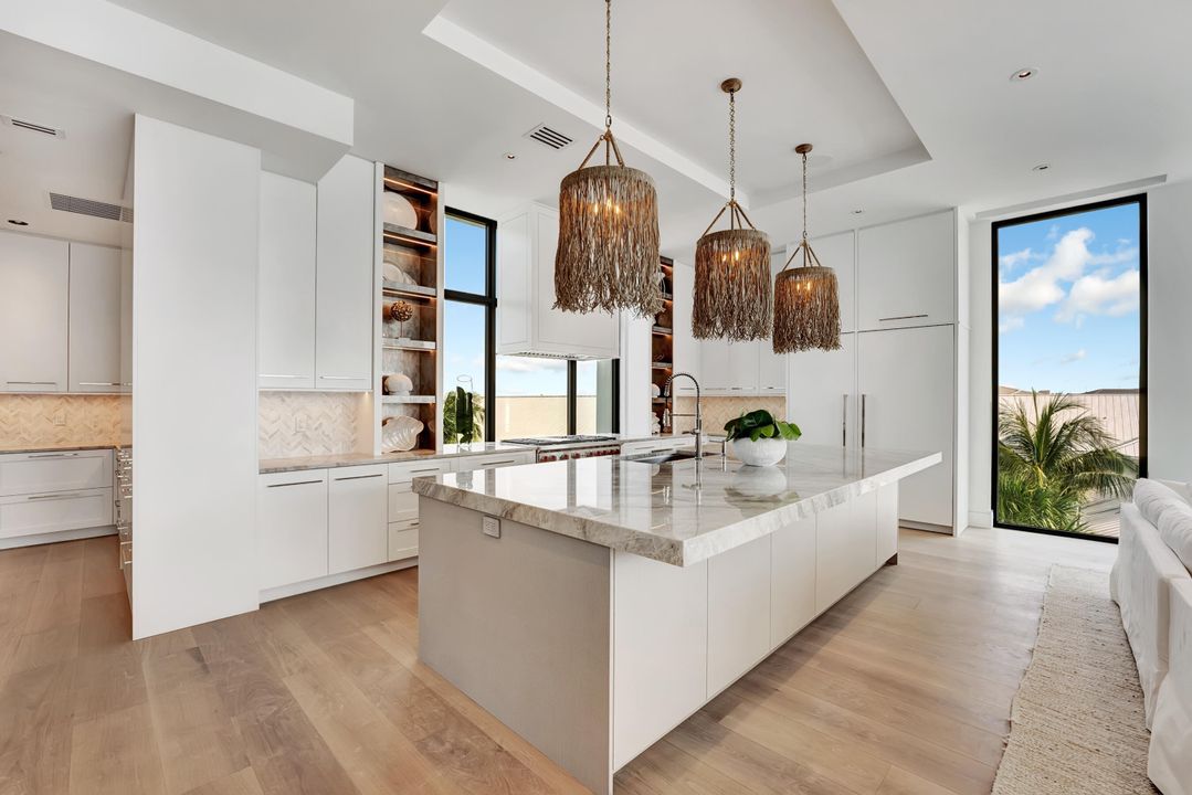 Active With Contract: $5,000,000 (4 beds, 4 baths, 4729 Square Feet)