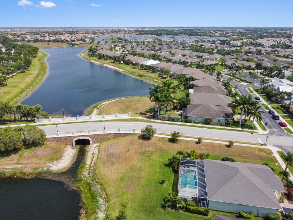 Active With Contract: $425,000 (2 beds, 2 baths, 1826 Square Feet)