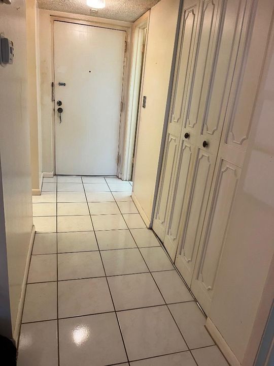 For Sale: $170,000 (1 beds, 1 baths, 660 Square Feet)