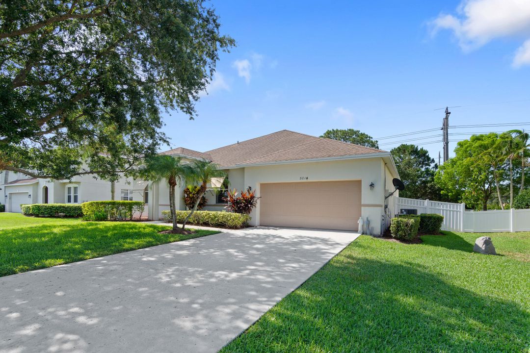 Active With Contract: $450,000 (4 beds, 2 baths, 2226 Square Feet)