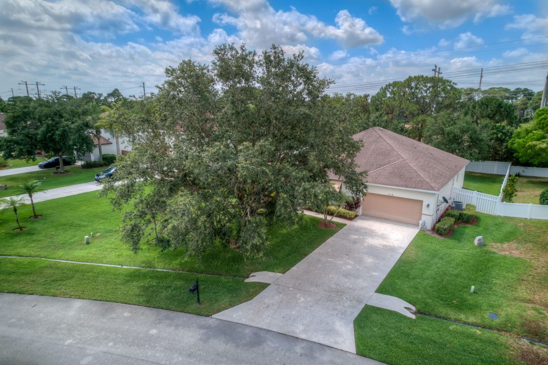 Active With Contract: $450,000 (4 beds, 2 baths, 2226 Square Feet)