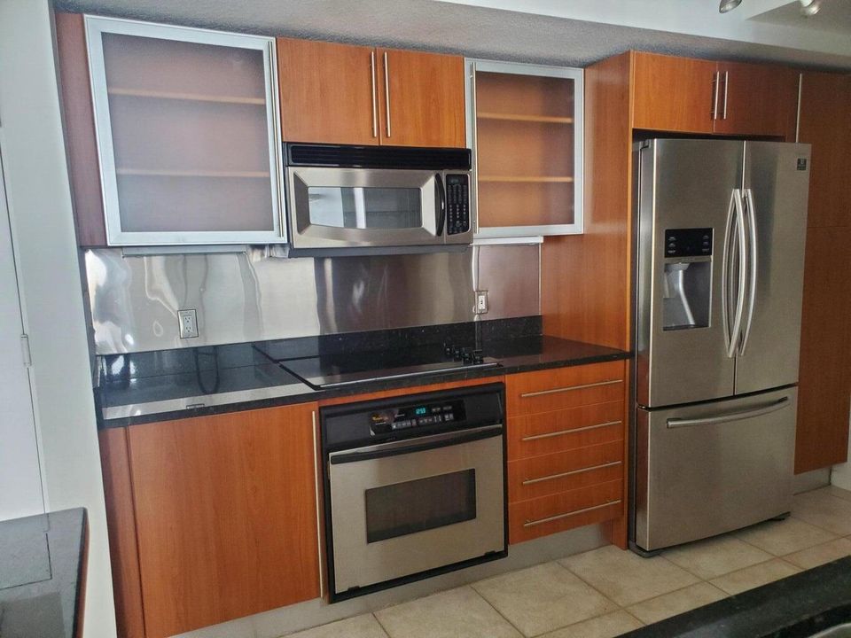 For Rent: $3,800 (2 beds, 2 baths, 1175 Square Feet)