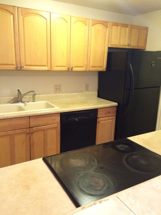 For Rent: $1,600 (1 beds, 1 baths, 758 Square Feet)