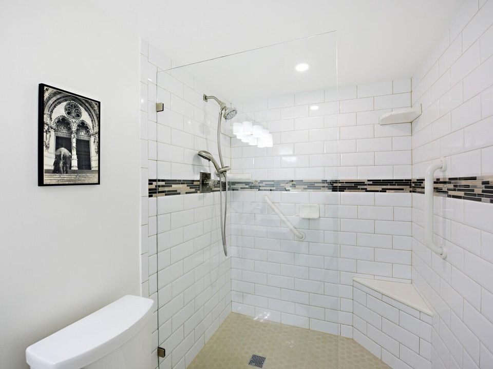 待售: $699,900 (2 贝兹, 2 浴室, 1555 平方英尺)