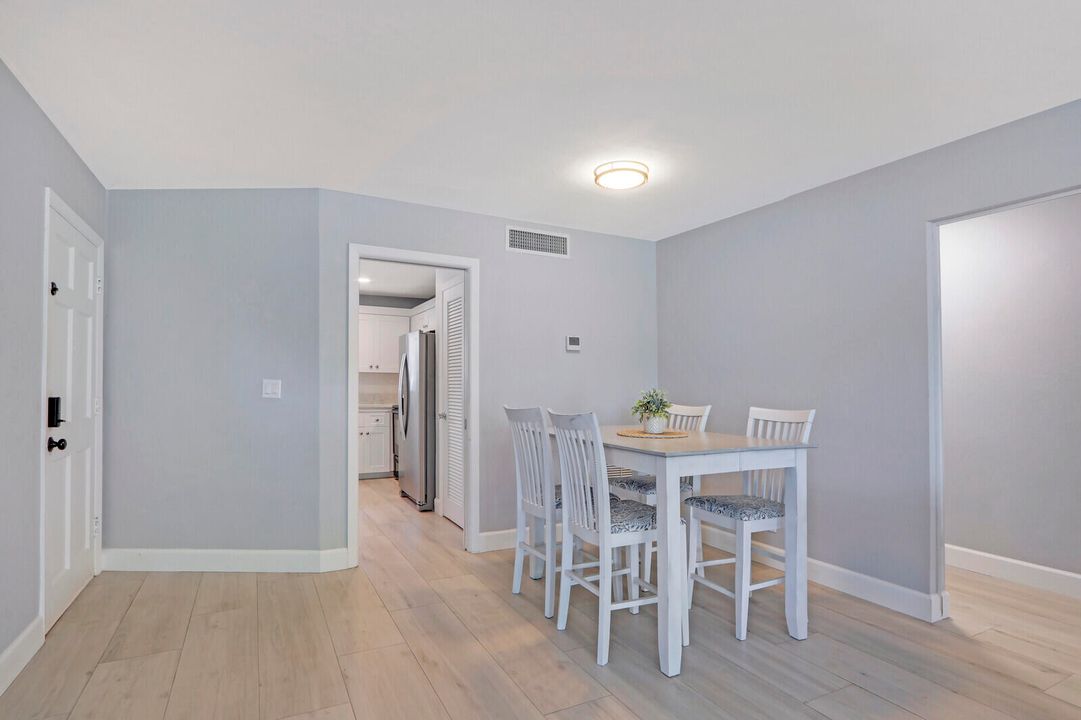 For Sale: $330,000 (2 beds, 2 baths, 920 Square Feet)