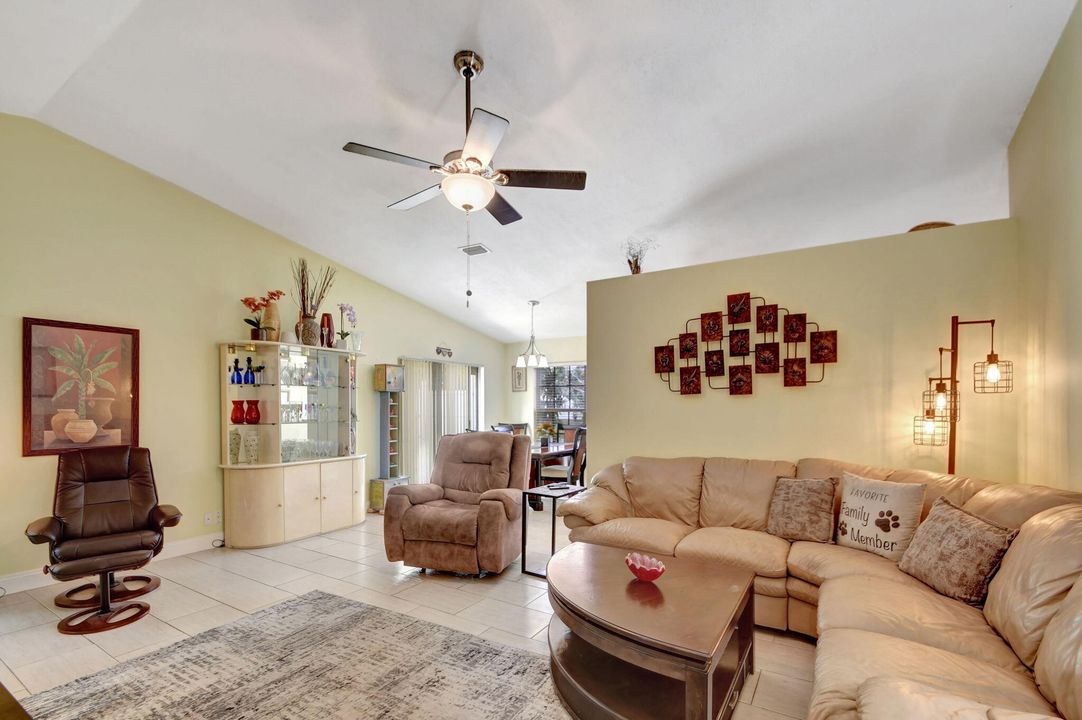 Active With Contract: $399,900 (2 beds, 2 baths, 1221 Square Feet)