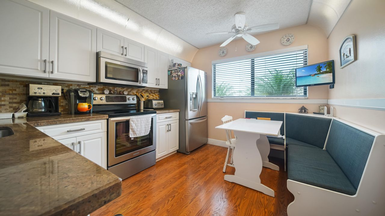 For Sale: $198,880 (2 beds, 2 baths, 1100 Square Feet)