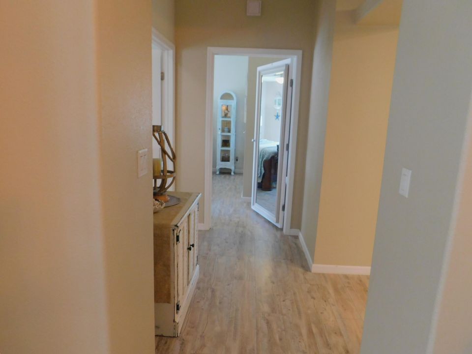 Active With Contract: $219,900 (2 beds, 2 baths, 1484 Square Feet)