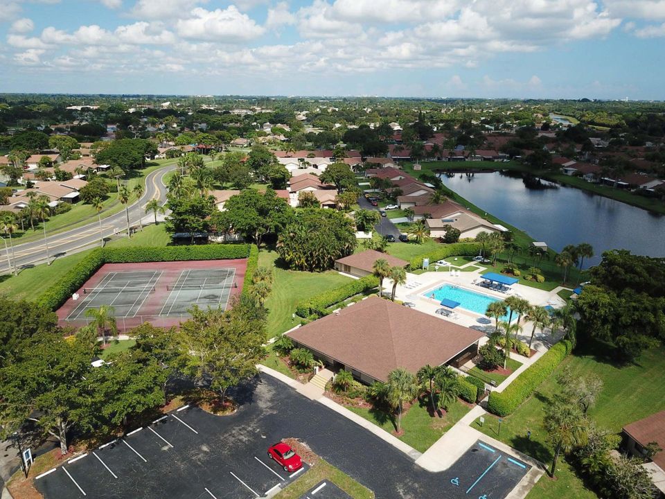 Active With Contract: $399,900 (2 beds, 2 baths, 1221 Square Feet)