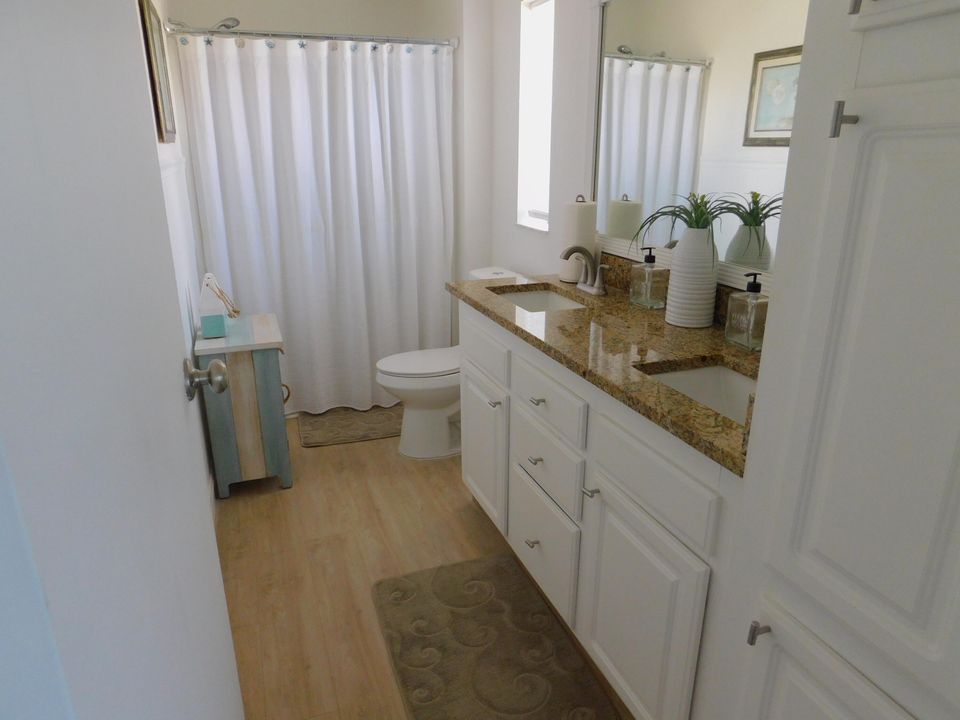 Active With Contract: $219,900 (2 beds, 2 baths, 1484 Square Feet)