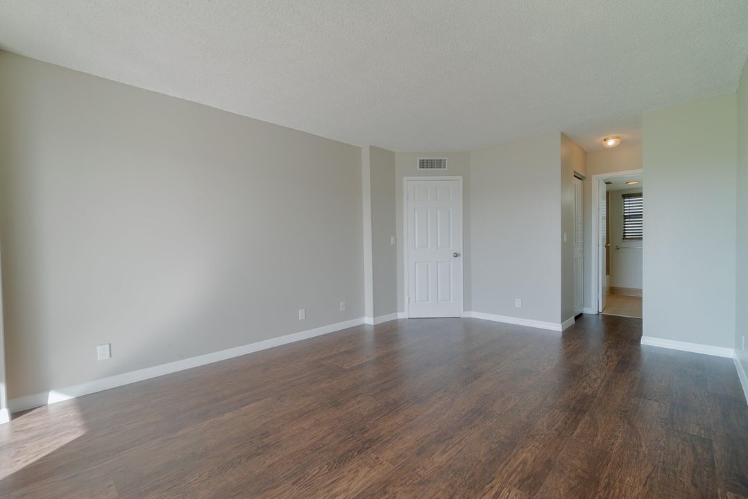 For Sale: $180,000 (2 beds, 2 baths, 1130 Square Feet)