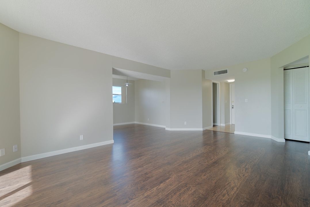 For Sale: $180,000 (2 beds, 2 baths, 1130 Square Feet)