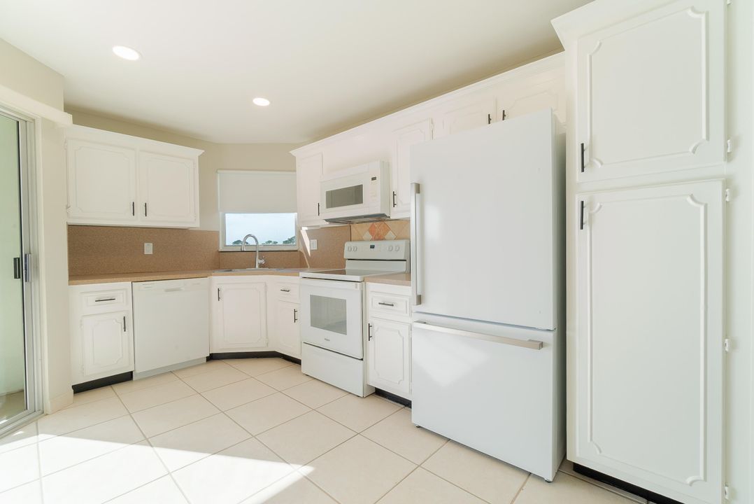 For Sale: $180,000 (2 beds, 2 baths, 1130 Square Feet)