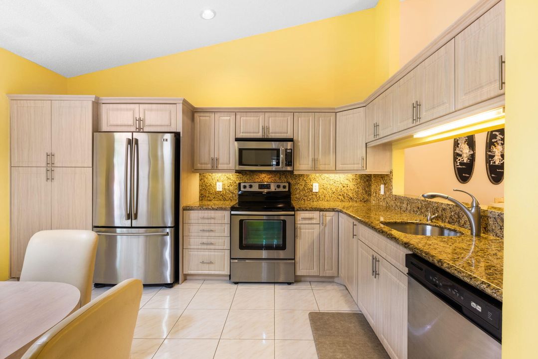 For Sale: $400,000 (2 beds, 2 baths, 1415 Square Feet)