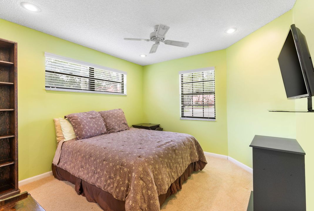 For Sale: $400,000 (2 beds, 2 baths, 1415 Square Feet)