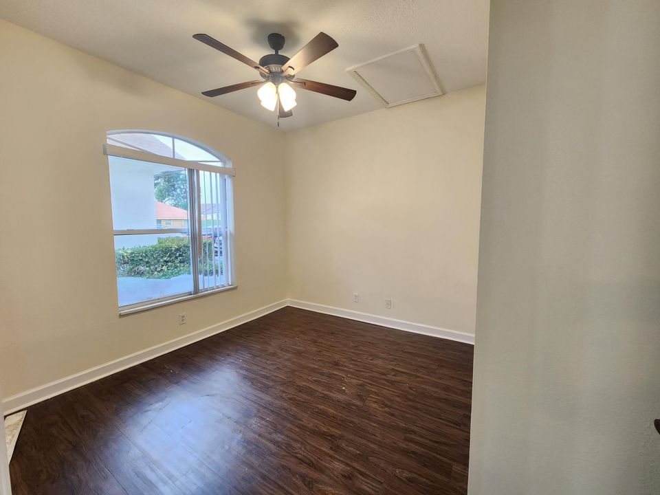 For Rent: $2,600 (3 beds, 2 baths, 1060 Square Feet)