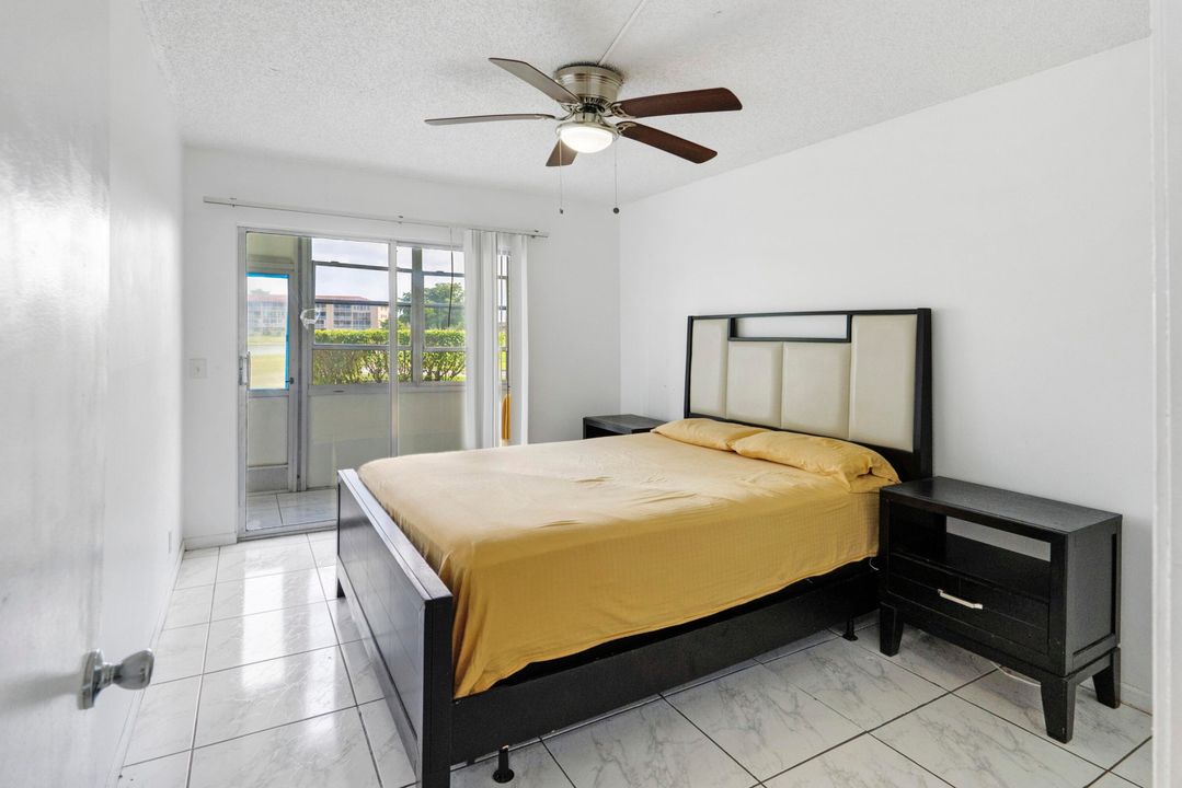 For Sale: $189,000 (2 beds, 1 baths, 953 Square Feet)