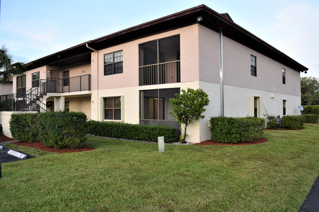 Active With Contract: $1,900 (2 beds, 2 baths, 1046 Square Feet)