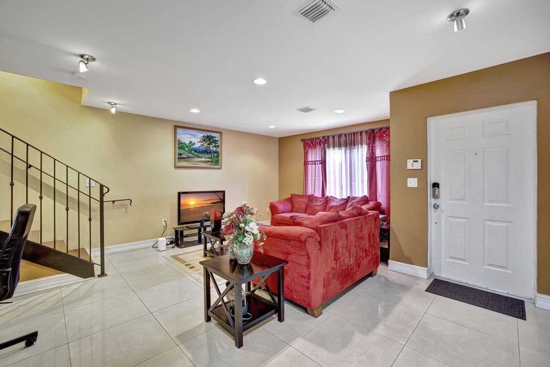 Active With Contract: $385,000 (3 beds, 2 baths, 1435 Square Feet)