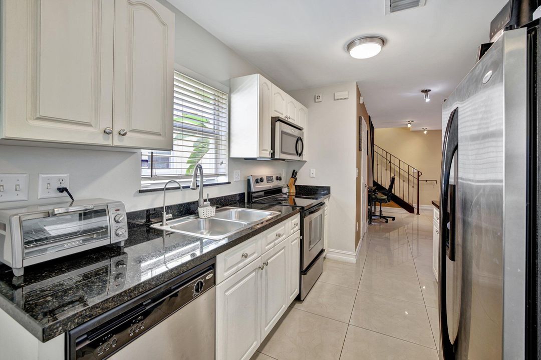 Active With Contract: $385,000 (3 beds, 2 baths, 1435 Square Feet)