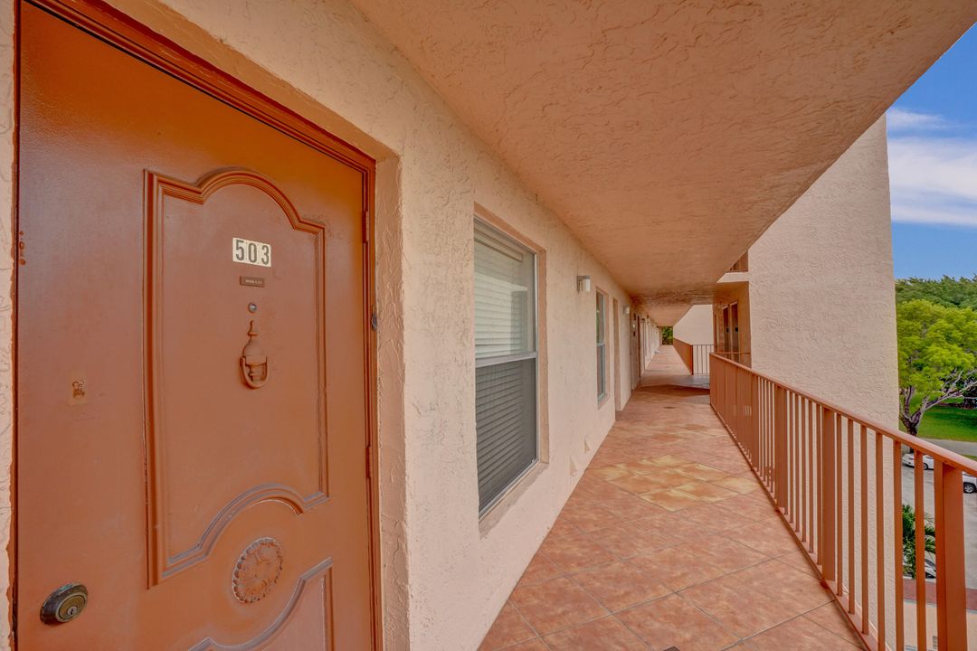 For Sale: $215,000 (2 beds, 2 baths, 1060 Square Feet)