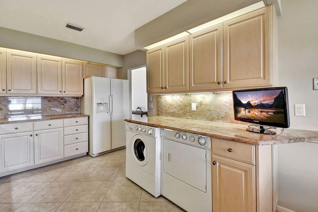For Sale: $309,600 (3 beds, 2 baths, 1809 Square Feet)