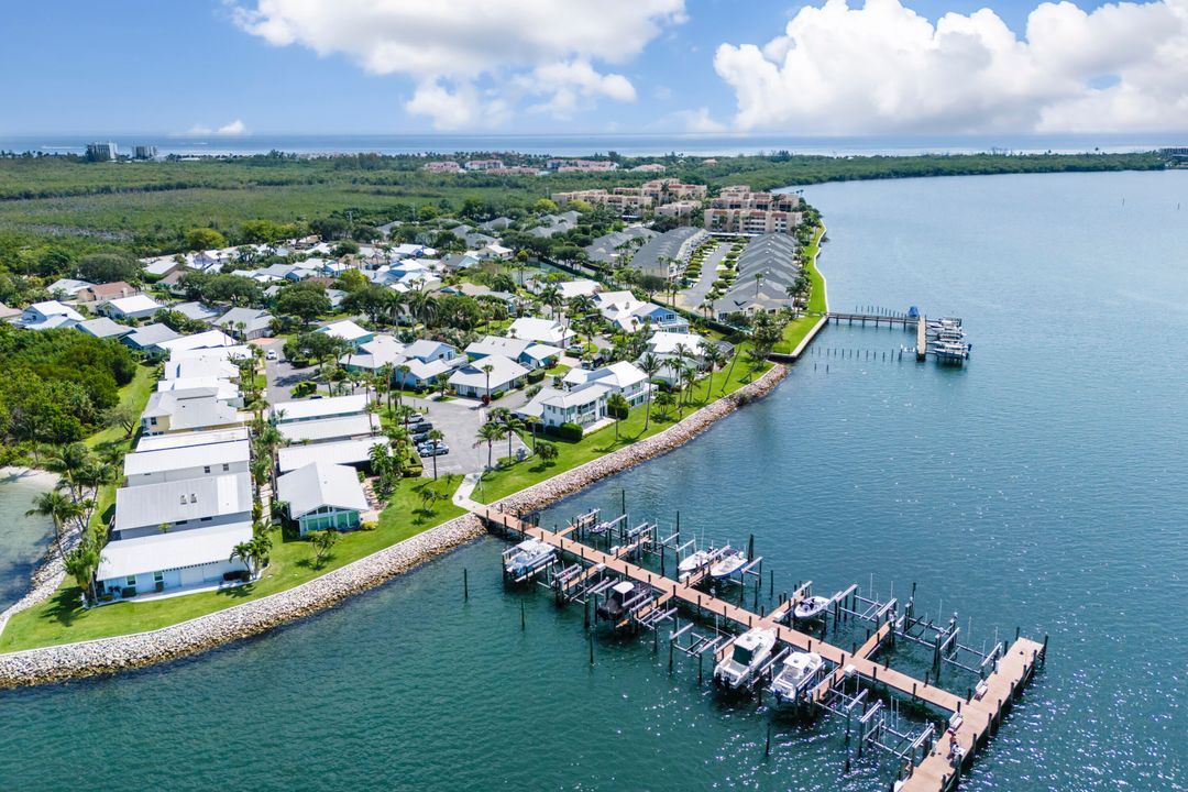 For Sale: $749,000 (3 beds, 2 baths, 1529 Square Feet)