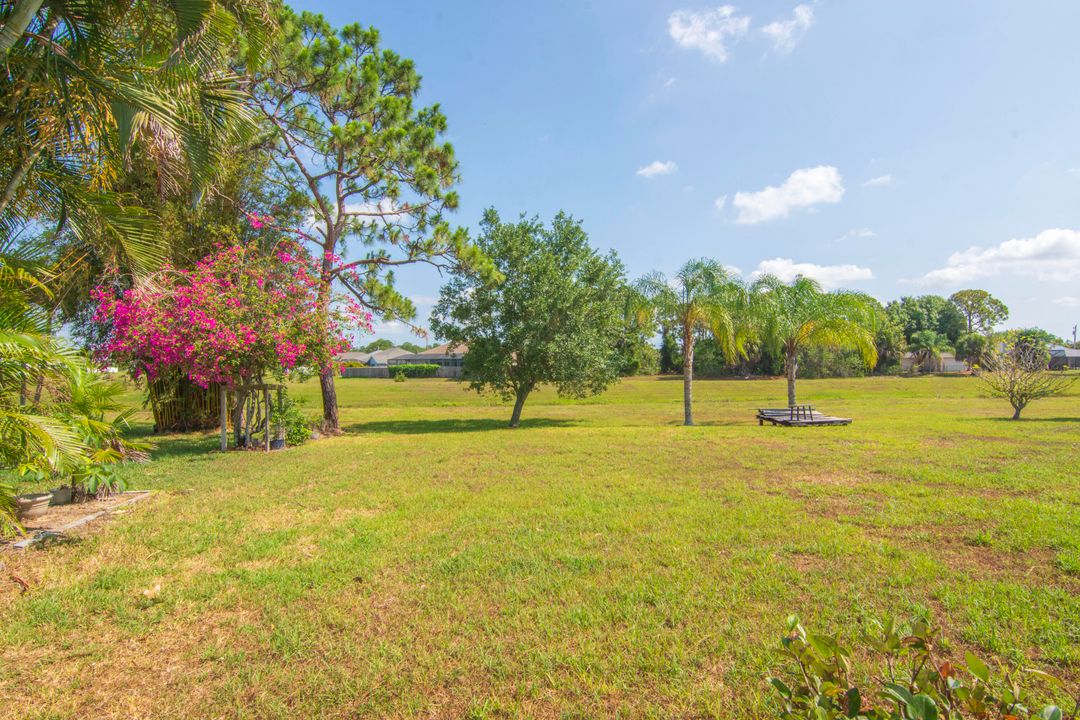 Active With Contract: $359,900 (3 beds, 2 baths, 1212 Square Feet)