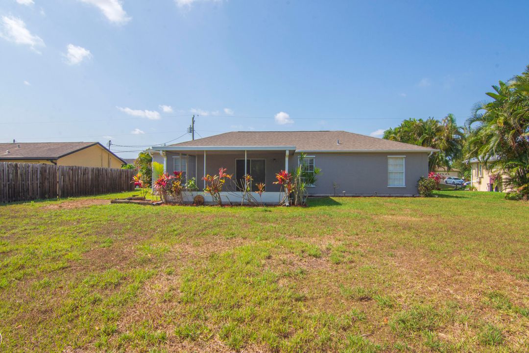 Active With Contract: $359,900 (3 beds, 2 baths, 1212 Square Feet)