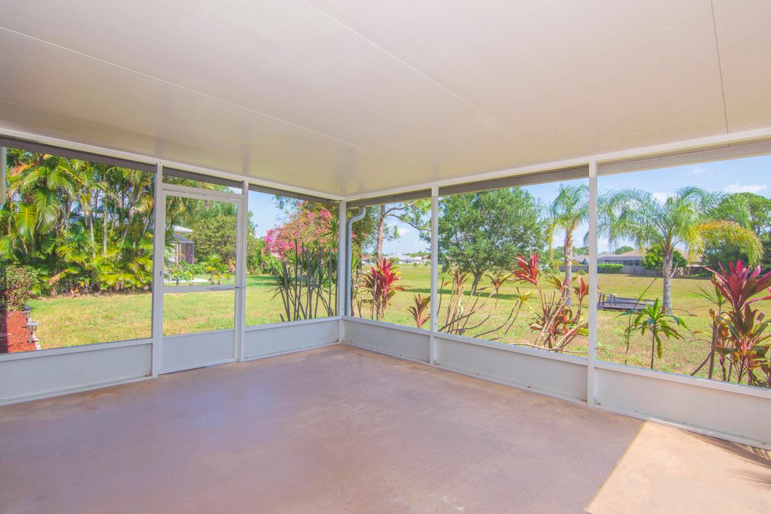 Active With Contract: $359,900 (3 beds, 2 baths, 1212 Square Feet)