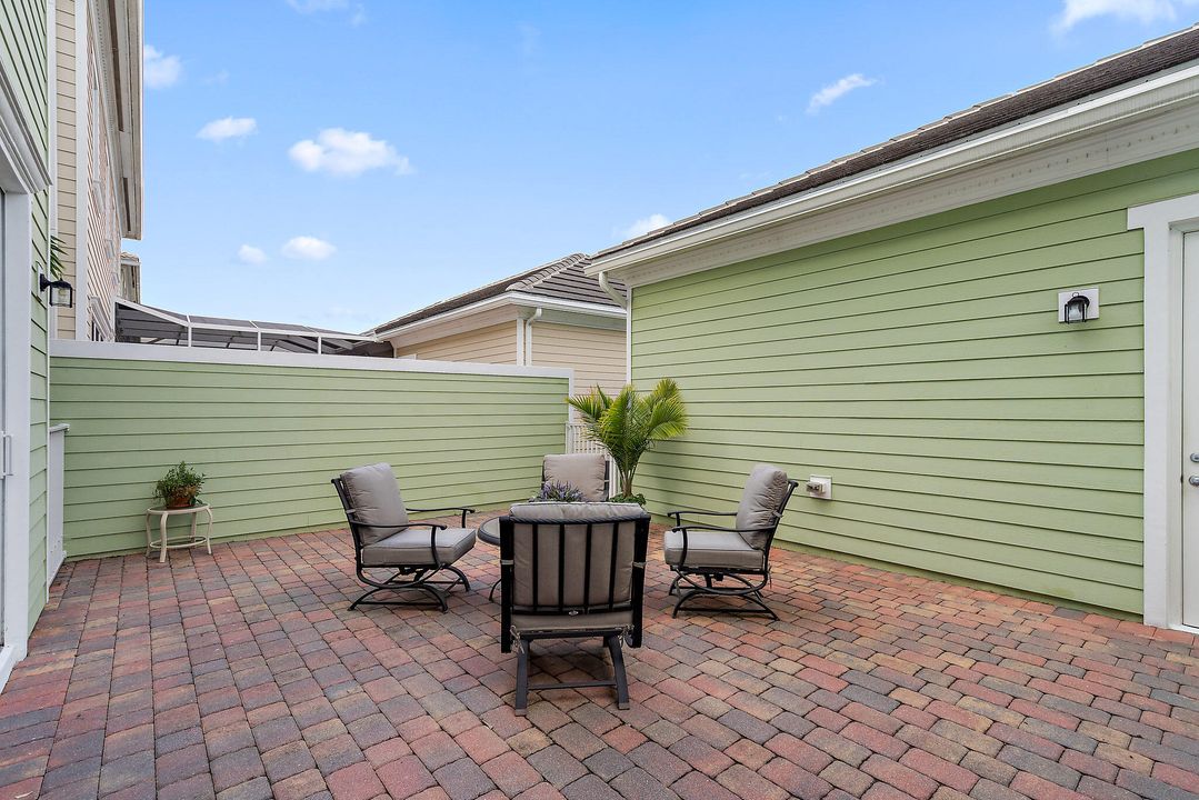 Active With Contract: $4,300 (3 beds, 2 baths, 1890 Square Feet)