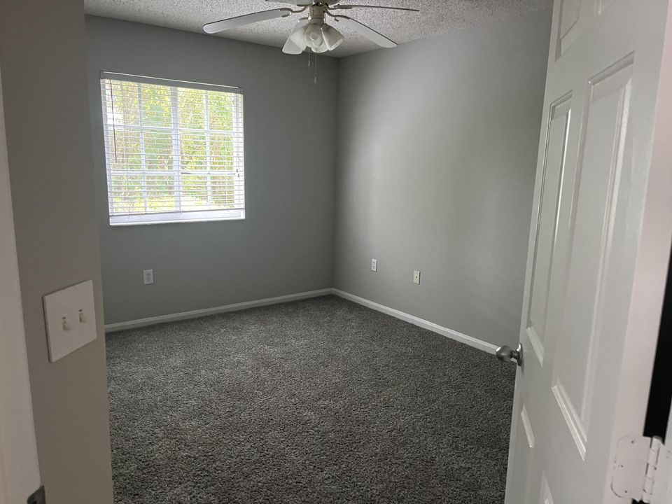 Active With Contract: $2,200 (3 beds, 2 baths, 1252 Square Feet)