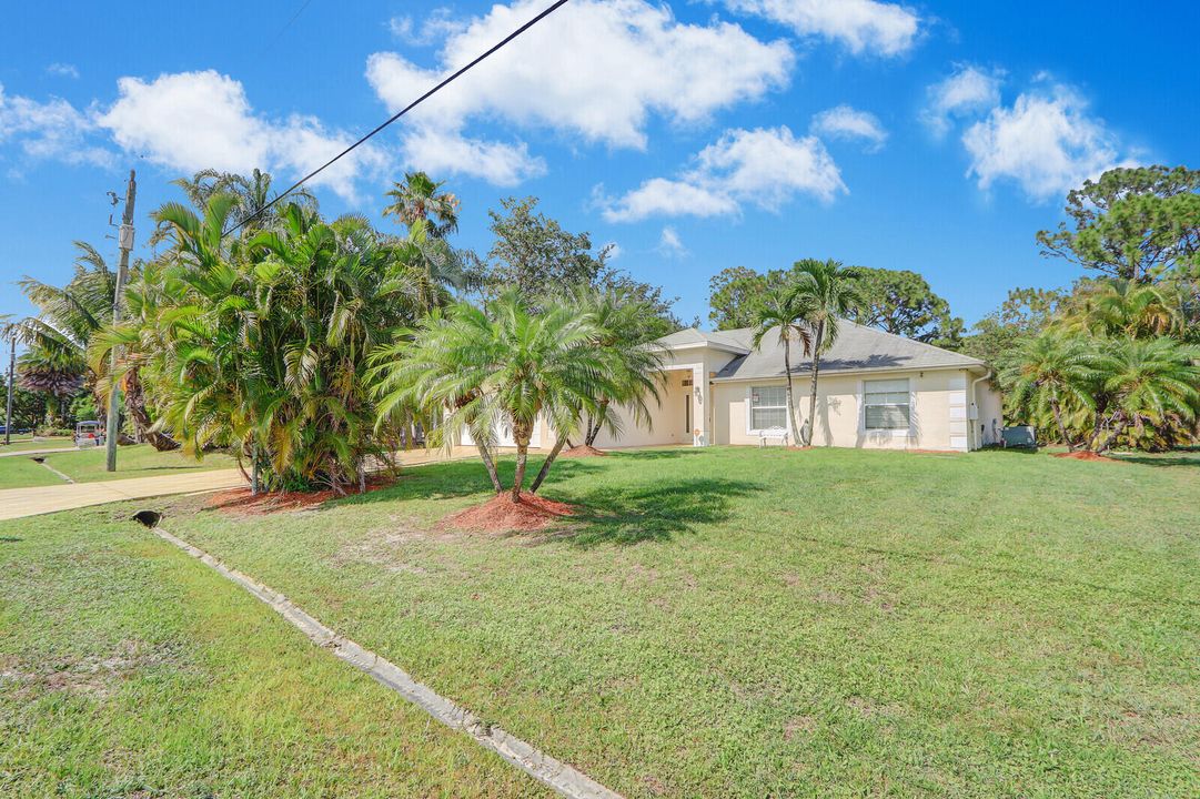 For Sale: $450,000 (4 beds, 2 baths, 1760 Square Feet)