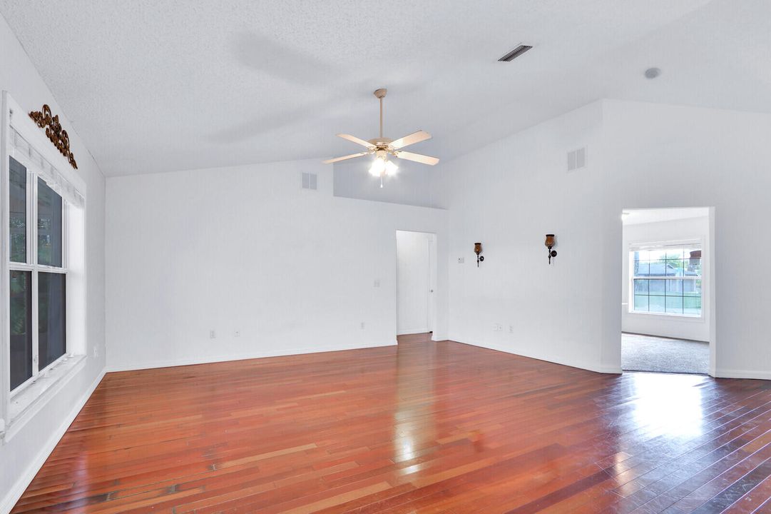 For Sale: $450,000 (4 beds, 2 baths, 1760 Square Feet)
