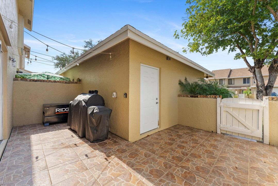 Active With Contract: $389,990 (3 beds, 2 baths, 1632 Square Feet)